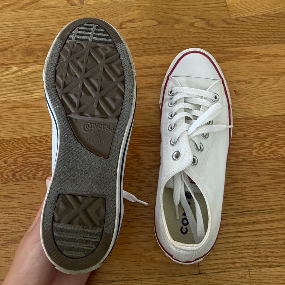 White converse low top